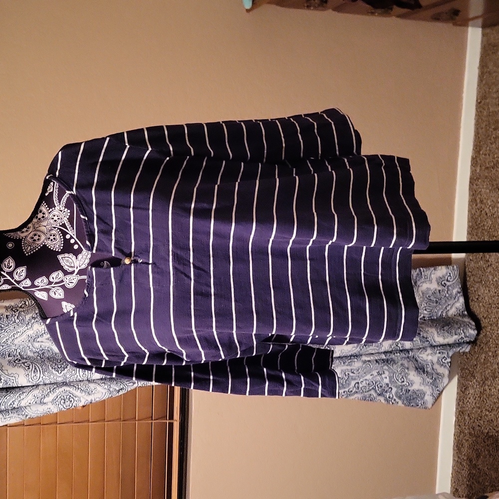 EUC Blue/White Striped Top. Button V-neck. 3/4 sleeves. Size XL - Picture 1 of 8